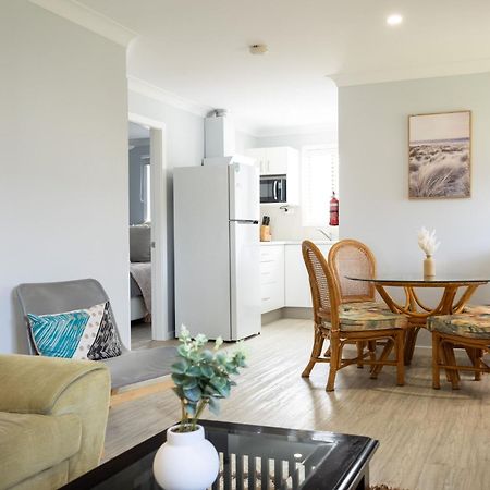 Salty Vibes Apartment Молимук Екстериор снимка